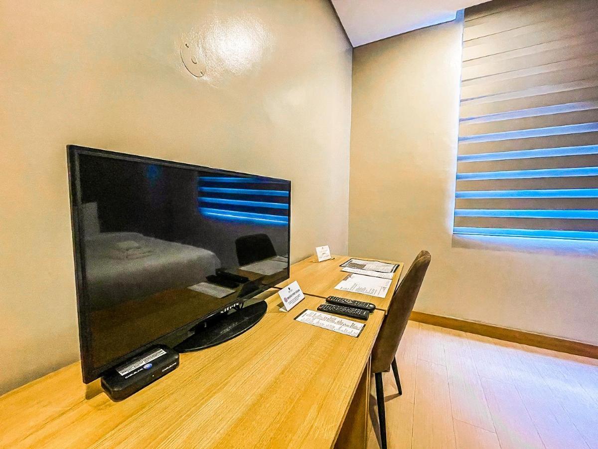 Madison 101 Hotel + Tower Quezon City Esterno foto