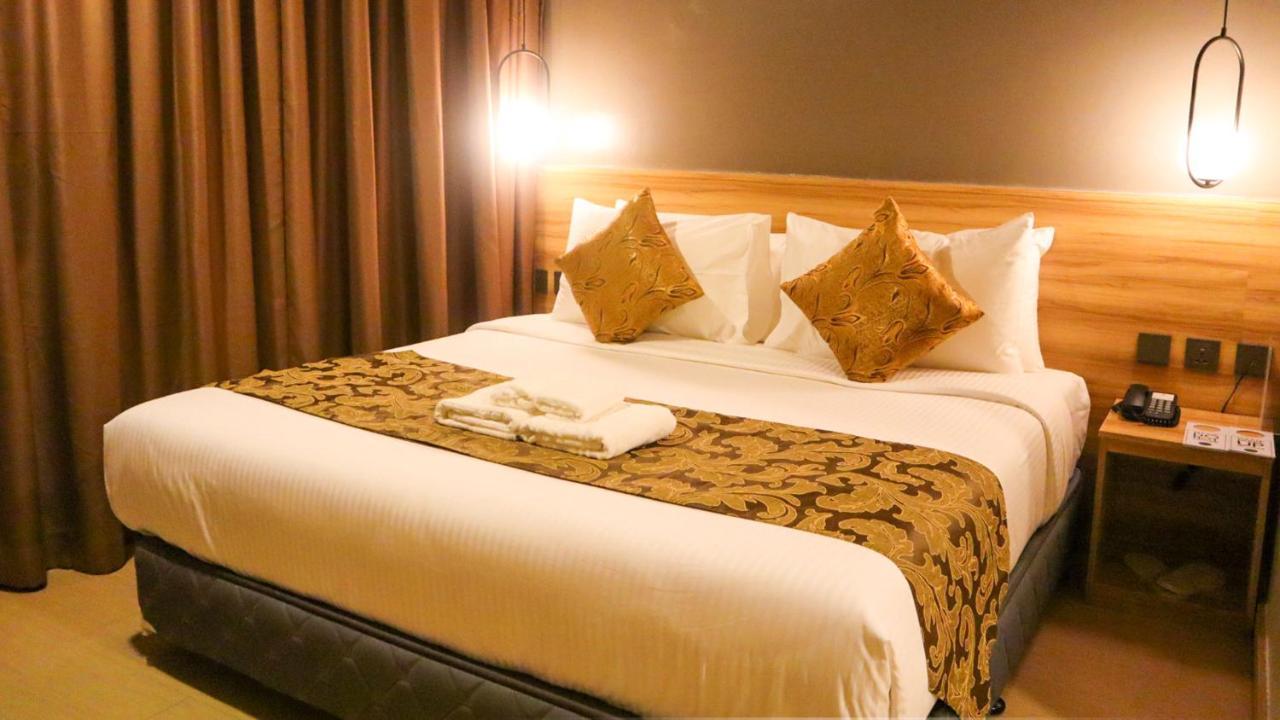 Madison 101 Hotel + Tower Quezon City Esterno foto
