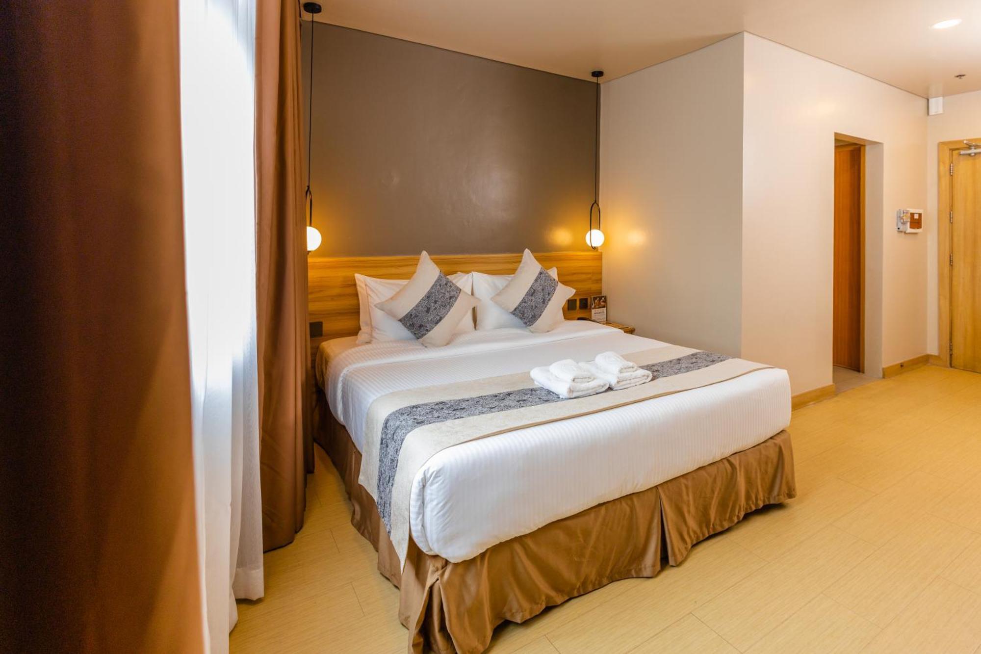 Madison 101 Hotel + Tower Quezon City Esterno foto