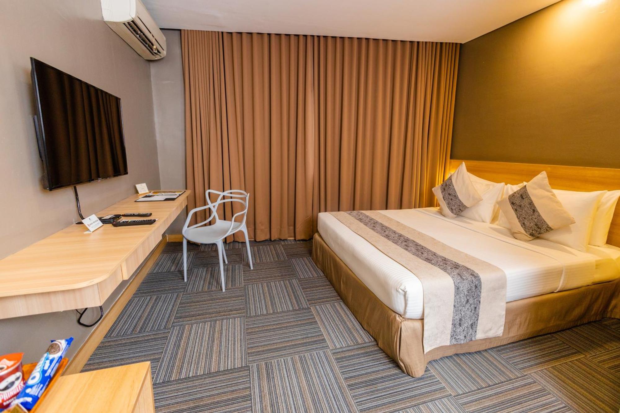Madison 101 Hotel + Tower Quezon City Esterno foto