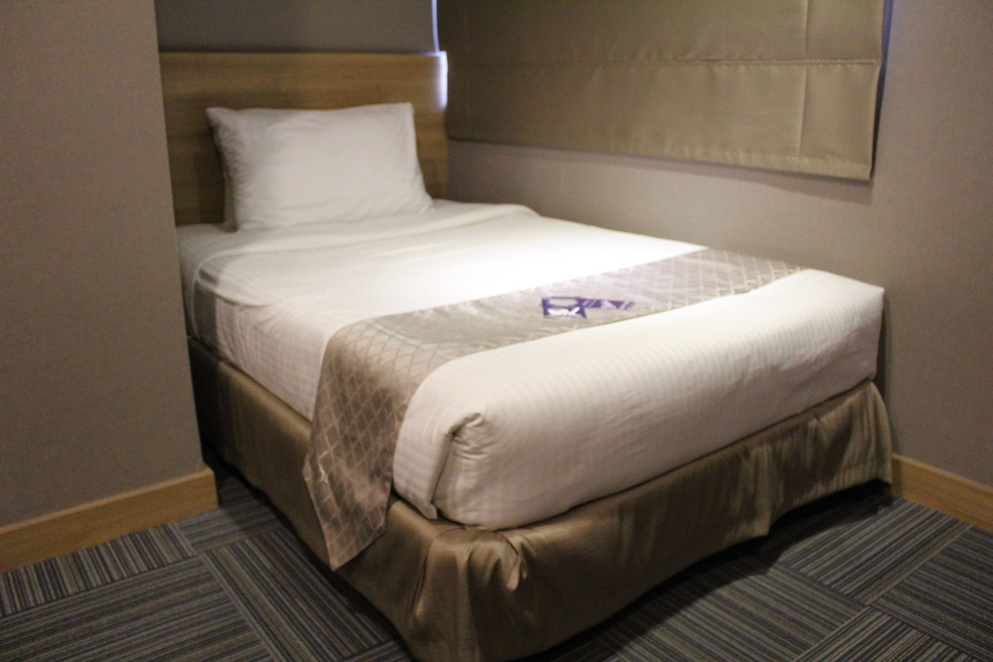 Madison 101 Hotel + Tower Quezon City Esterno foto