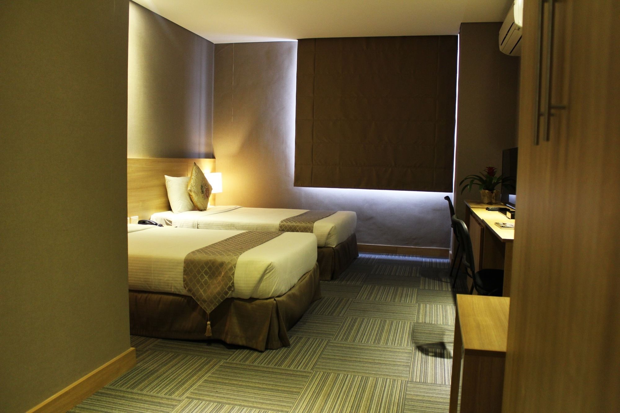 Madison 101 Hotel + Tower Quezon City Esterno foto
